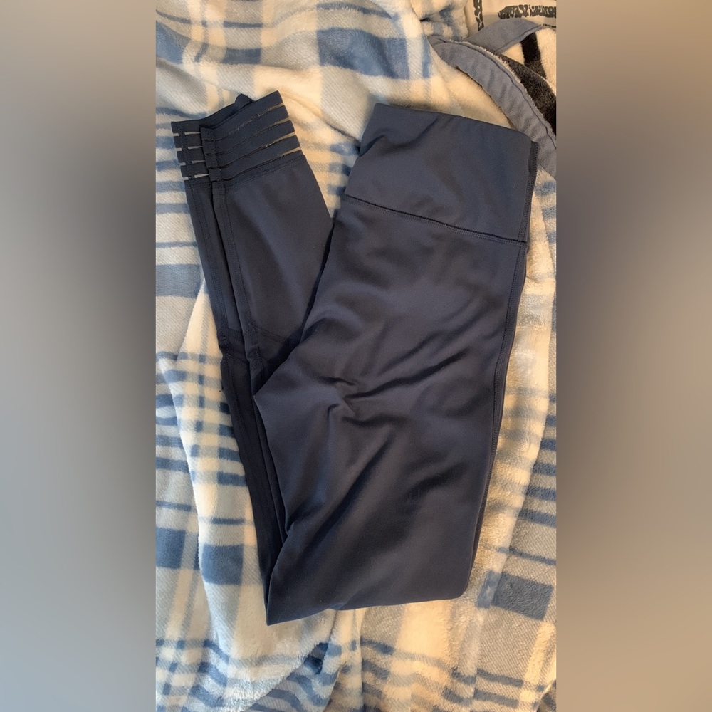 selling old clothes!! 👖 👚